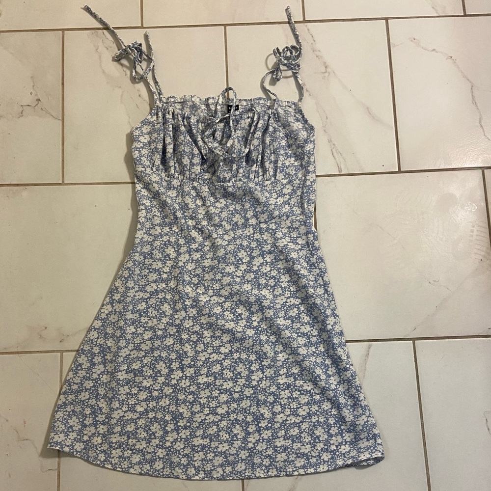 Spring Sun dress. Super cute floral pattern. Blue and white. Good condition.
